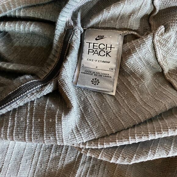 Nike Tech Pack Dri-FIT Long Sleeve Top Women Small Gray Lightweight Performance - Picture 5 of 5